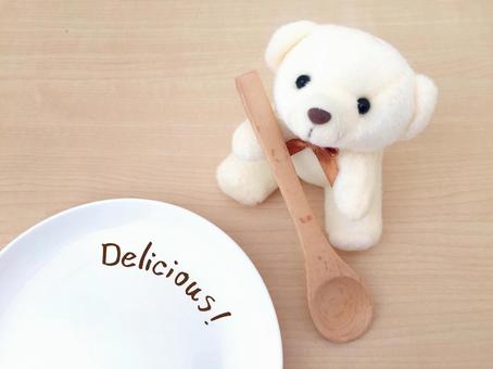 おすすめの幼児食レシピ
犬のぬいぐるみと赤ちゃん用のスプーン