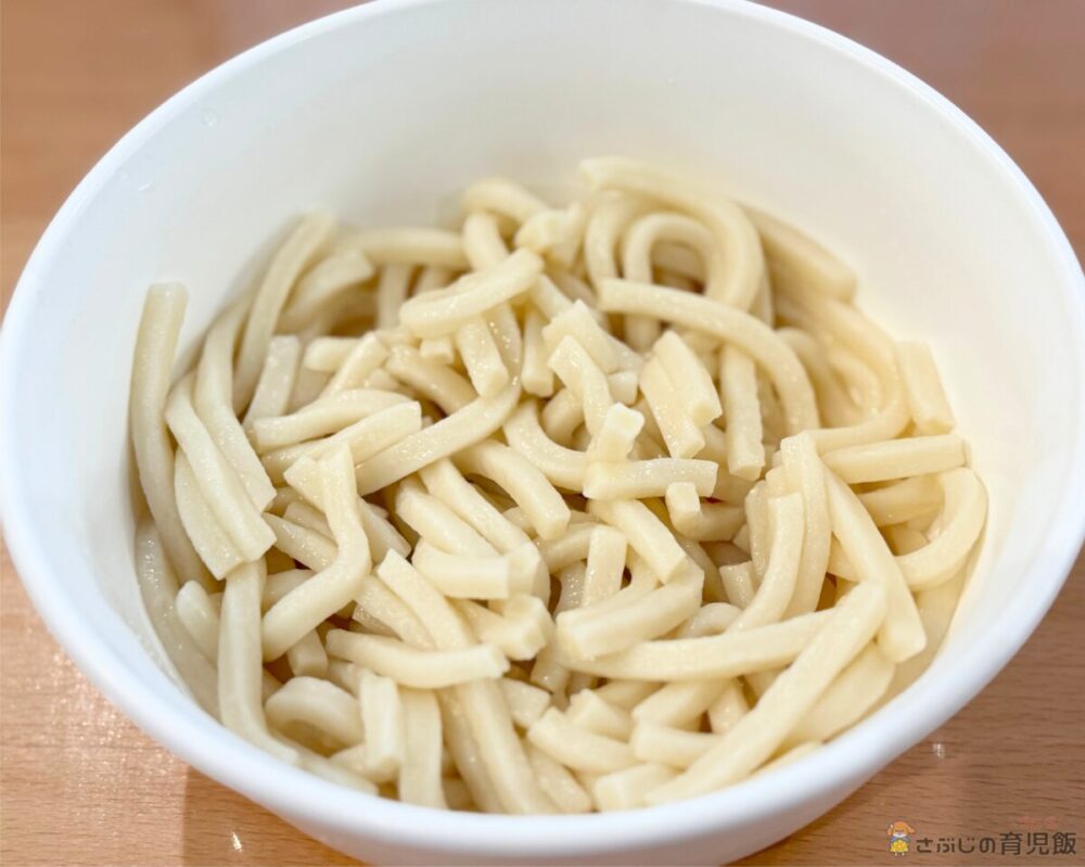 カットしたぐんぐんうどん1玉で1日分のカルシウム【栄養機能食品】