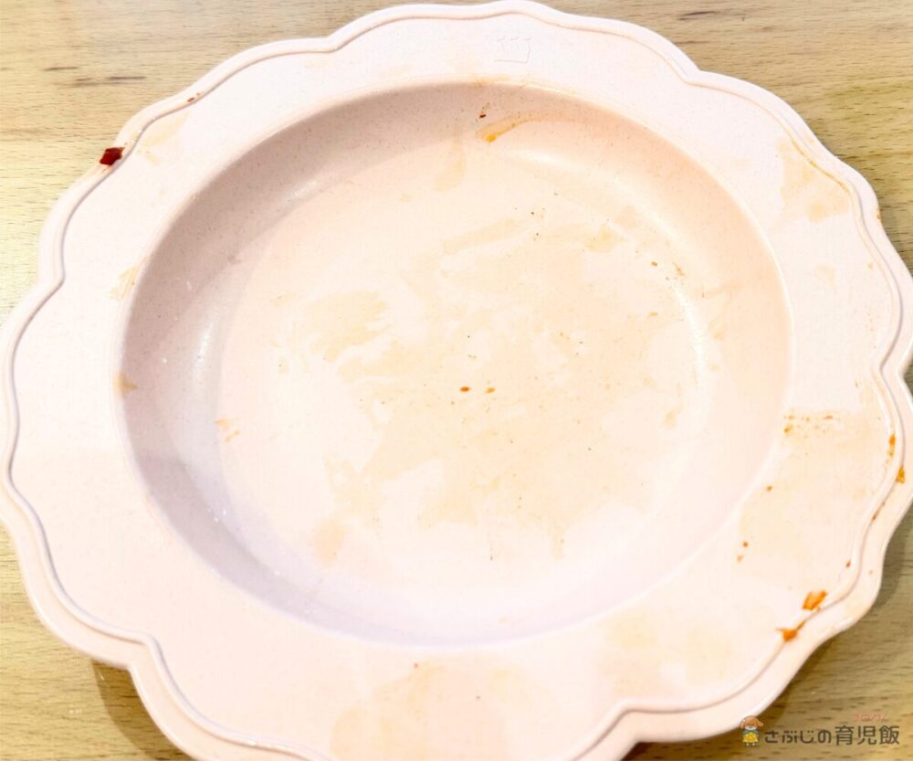 チーズとトマトのお子様マルゲリータを完食したお皿