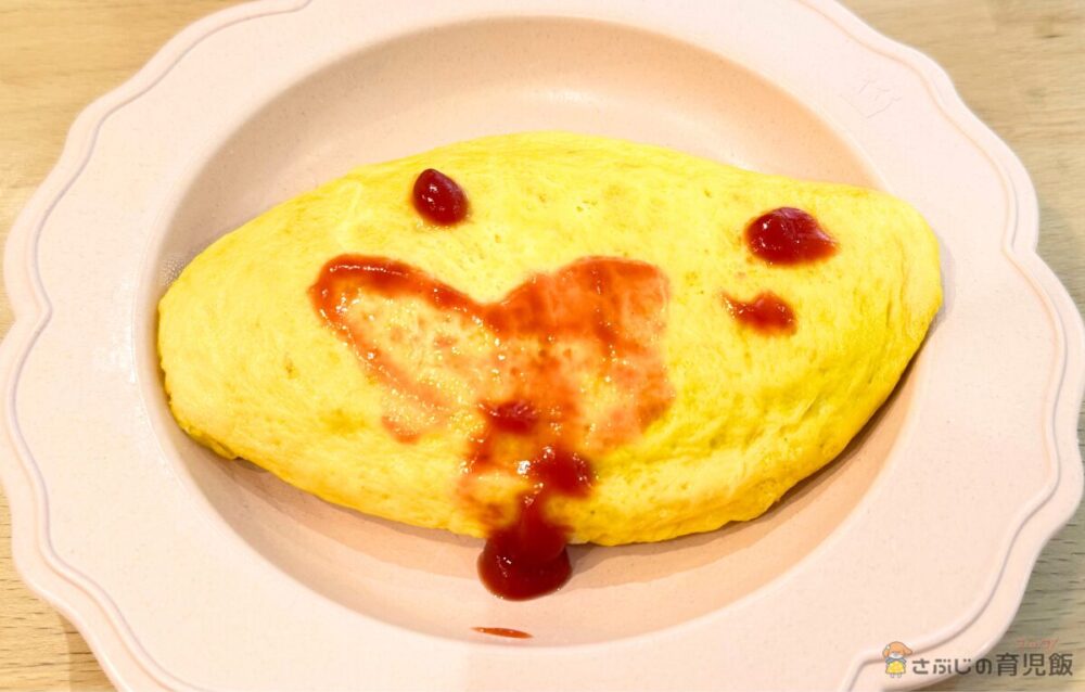 オムライスにケチャップで書かれた顔